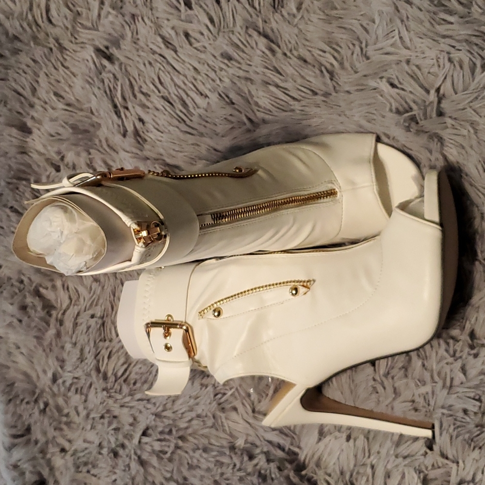 Cream size 7.5 shoedazzle new no tags peep toe